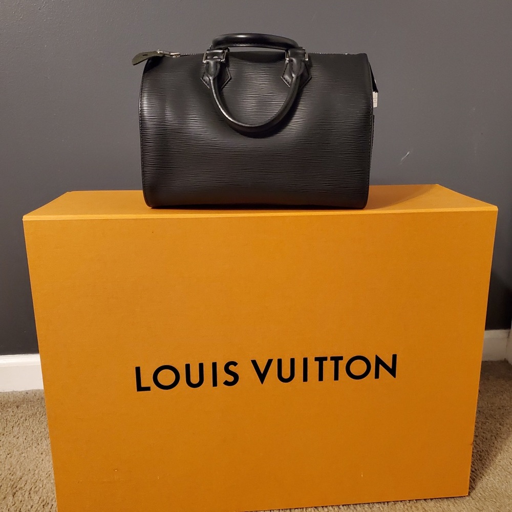Louis Vuitton noir epi speedy